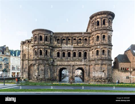  Porta Nigra - Monumentalna Brama i Świadectwo Czasu!